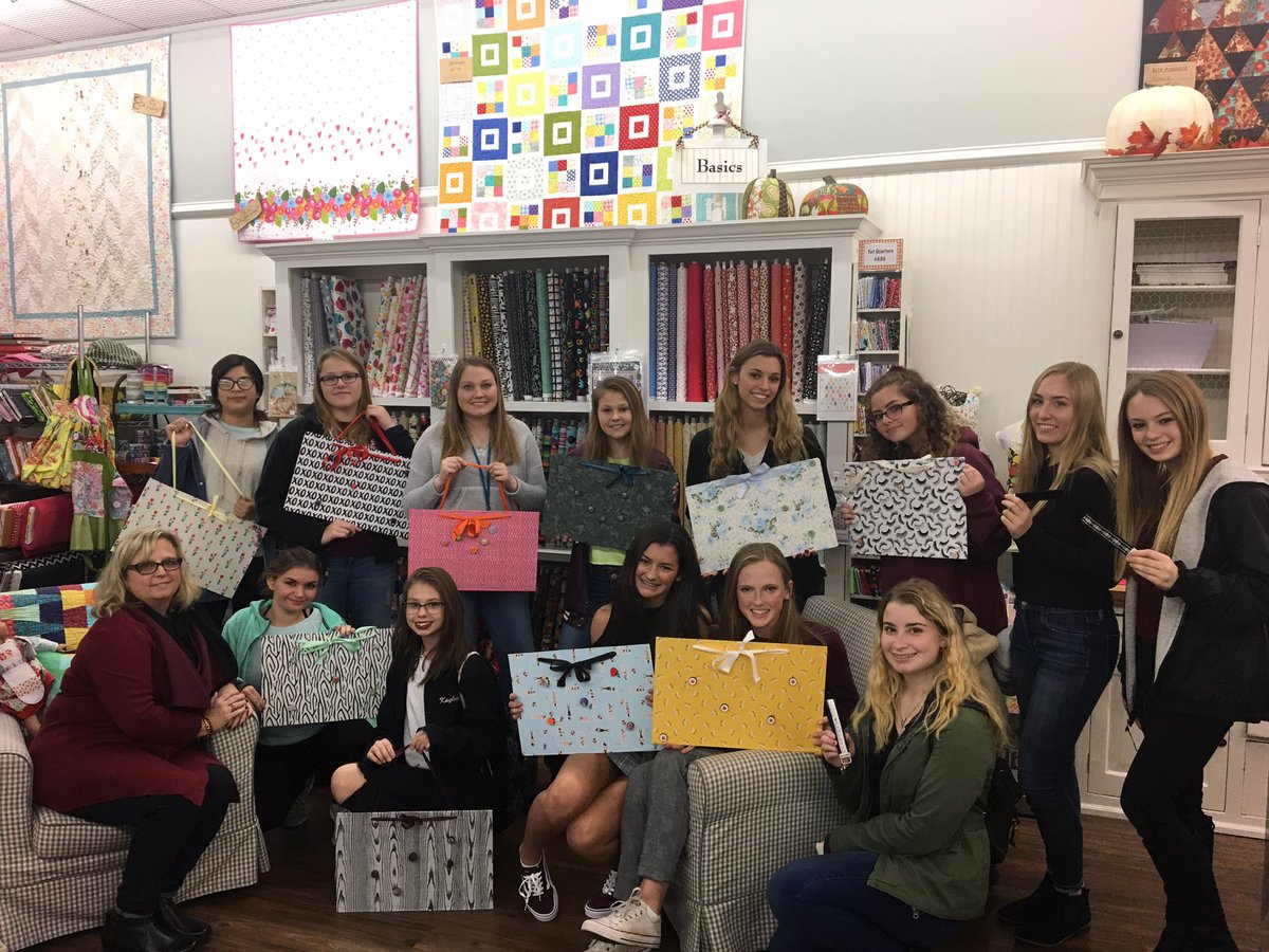 mrs_eschman's tweet photo. #studio118 field trip to Willow Creek warming center to donate our sewn bags for their guests; Material girl for creative projects; Pilates by Kirsten for fashion show prep.@SKochPR @PrairieRidgeHS @IndustryCareers #prexperience https://t.co/vHwMzoknTS
