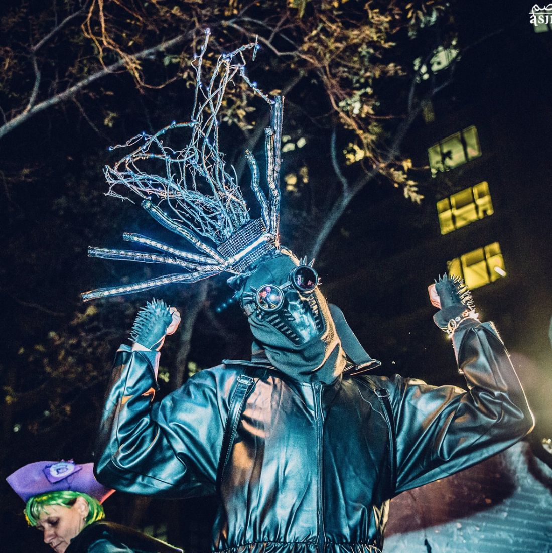 Everything you and your roommates need to know about the <a href="/NYCHalloween/">NYC Halloween Parade</a> Parade tonight! buff.ly/2SwvQ8f #Halloween2018 

#NYC #nychalloween #iloveny