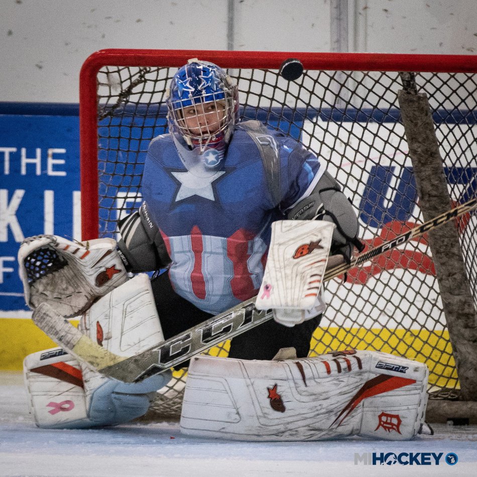 MiHockeyNow's tweet image. Last night, the #Compuware 16U team held a three-on-three tournament...in costume. 😂

#HappyHalloween / #HockeyHalloween

📸 | mihockey.com/2018/10/photos…