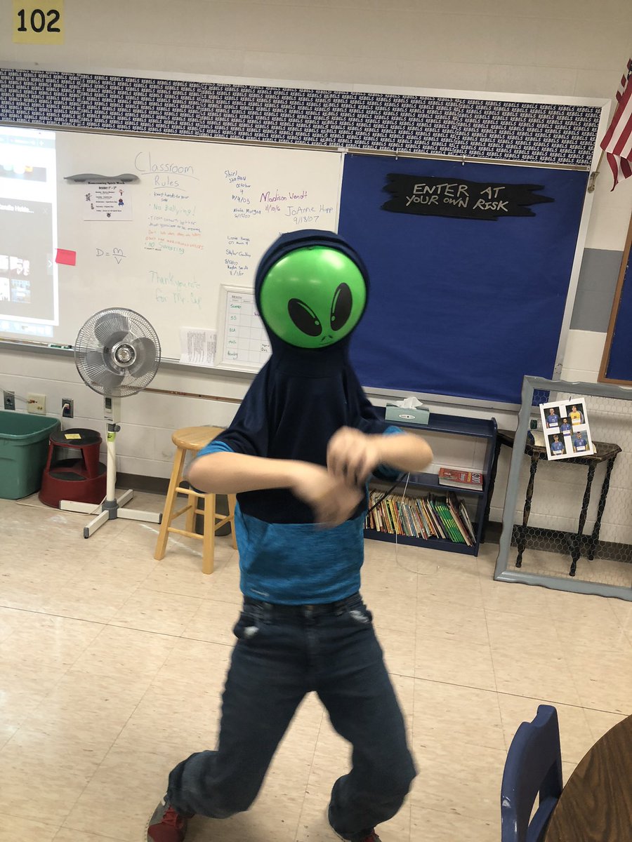 perillo_nick's tweet photo. 6th grade had a pretty awesome Halloween day at school today! #donutmaking #Halloween2018 #choppedupsentences https://t.co/fEQYlDypUx