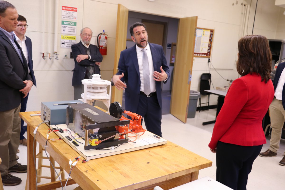 WidenerUniv's tweet image. Leaders from @Merck met w/ #WidenerEngineering to tour engineering facilities and learn about the innovative and industry-led research happening at the undergraduate and graduate level #WidenerPride