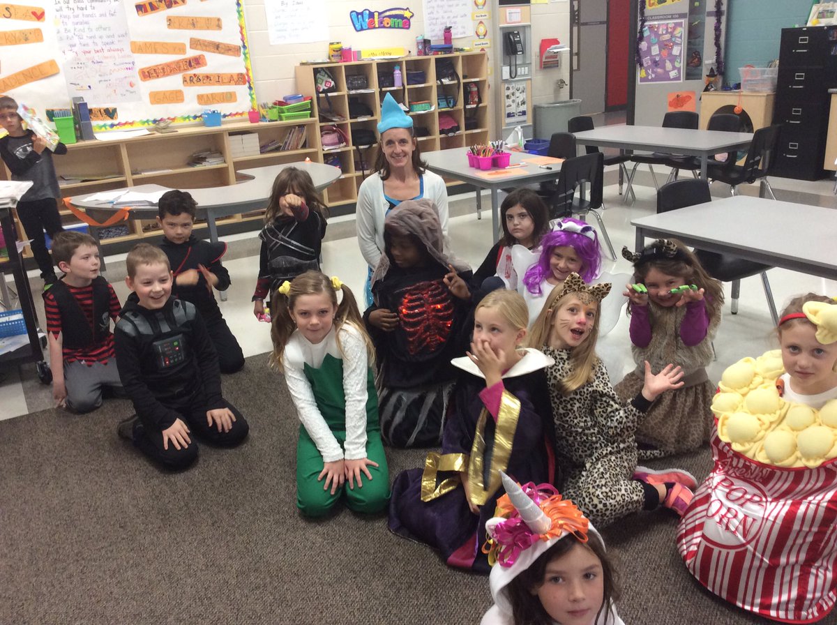 MrsHMerry's tweet photo. Grade 1/2 looked amazing in their Hallowe'en costumes! @rockwoodheart https://t.co/4F5WFGSeHe