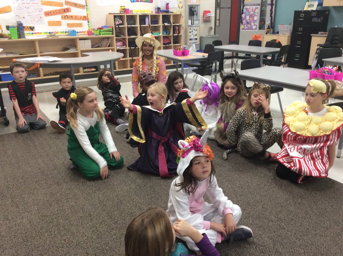 MrsHMerry's tweet photo. Grade 1/2 looked amazing in their Hallowe'en costumes! @rockwoodheart https://t.co/4F5WFGSeHe