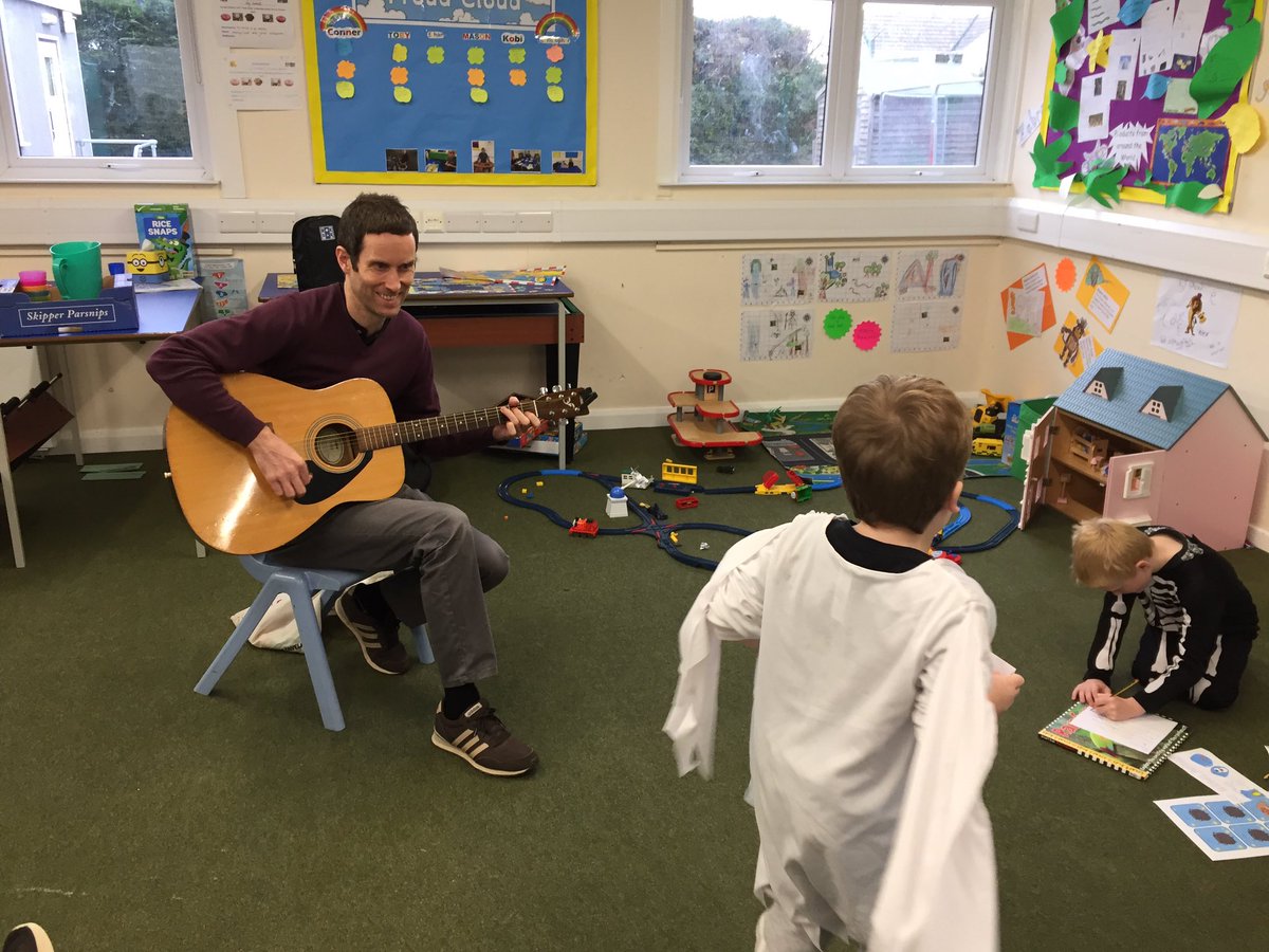NorthCornwallAP's tweet photo. Awesome Halloween Day Together! #chocolatespiders #ghostbustersinging #potionrecipes #makingbats https://t.co/mAz4pMYdQZ