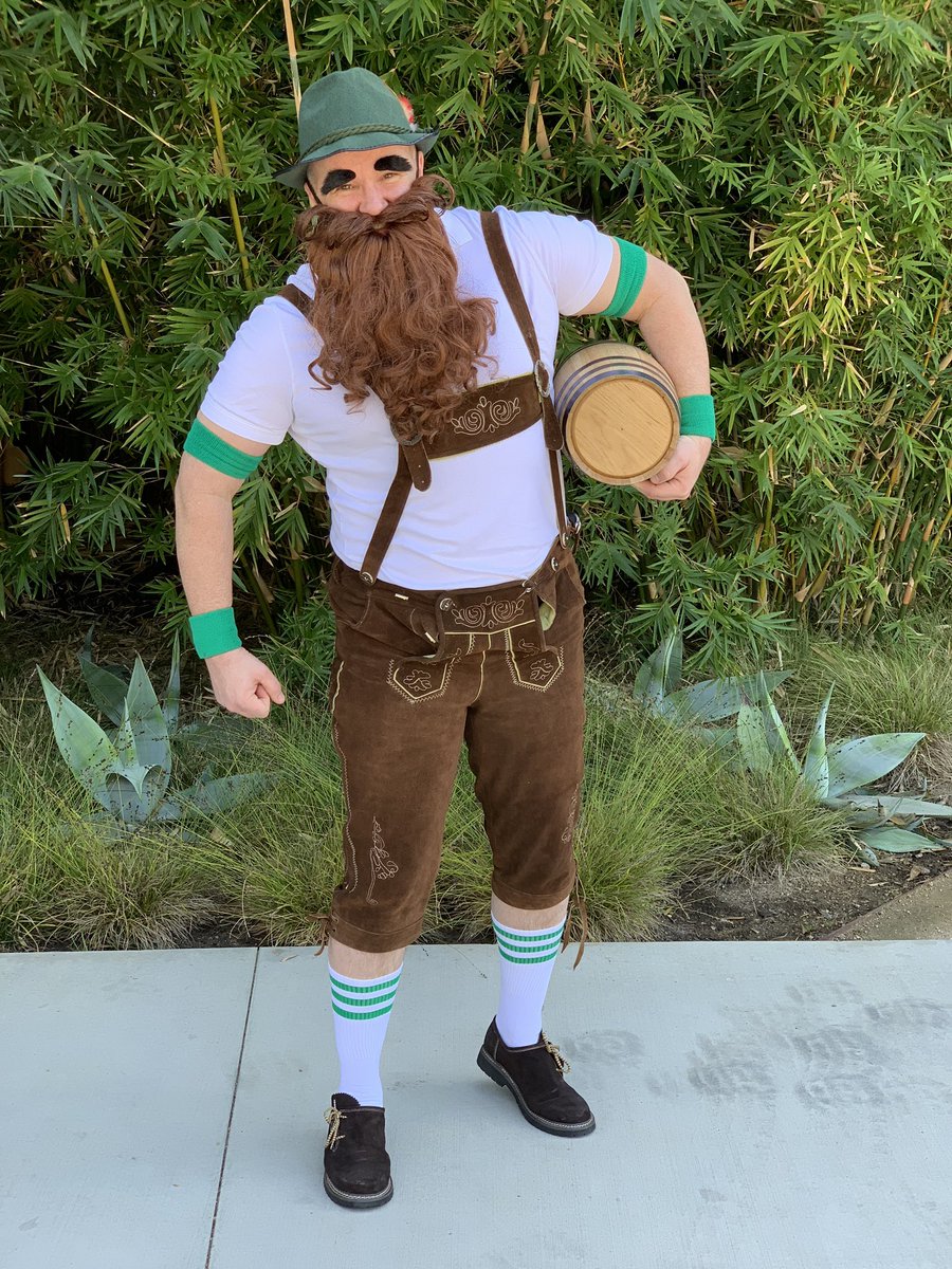 Channeling my inner Oktoberfest Gragas. @LeagueOfLegends #cosplay, image size:900x1200