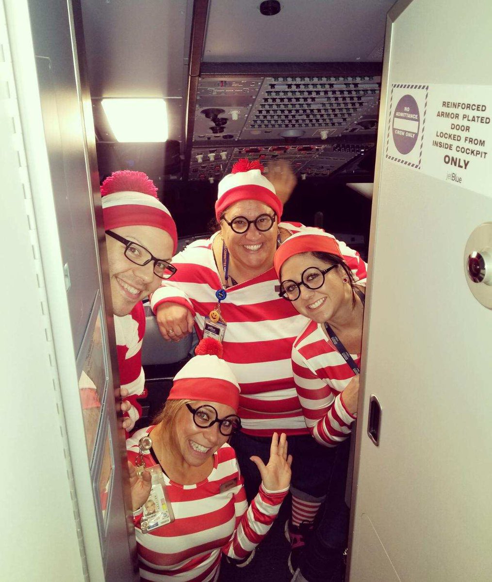 Happy Halloween from Team BOS! 🎃<a href="/HelloJetBlue/">HelloJetBlue</a>