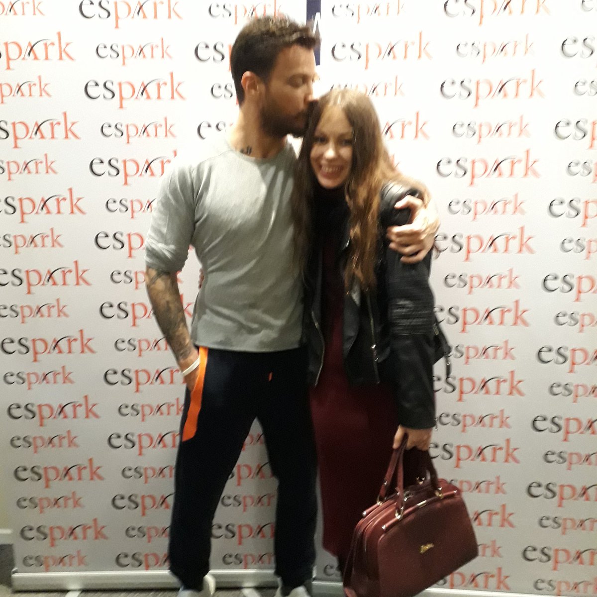 0zlemAkcil's tweet photo. Çok güzeldi. Bugün Eskişehir konserinden tamı tamına 3 yıl sonra kavuşmaca😍Seni çok seviyorum 🤗🤗 @sinanakcil https://t.co/6DaHkJykm6