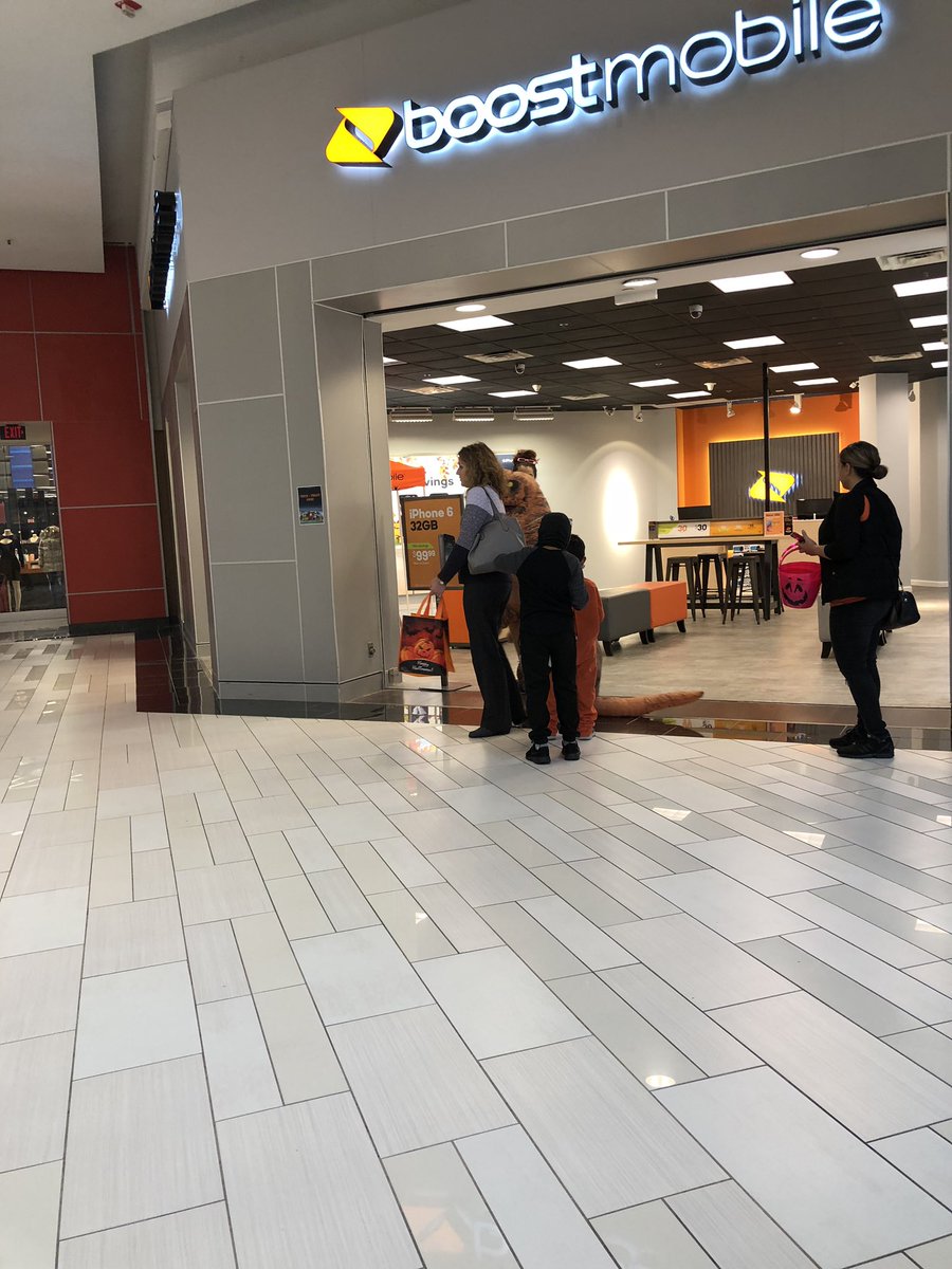 Boost Mobile Holyoke Mall tweet media
