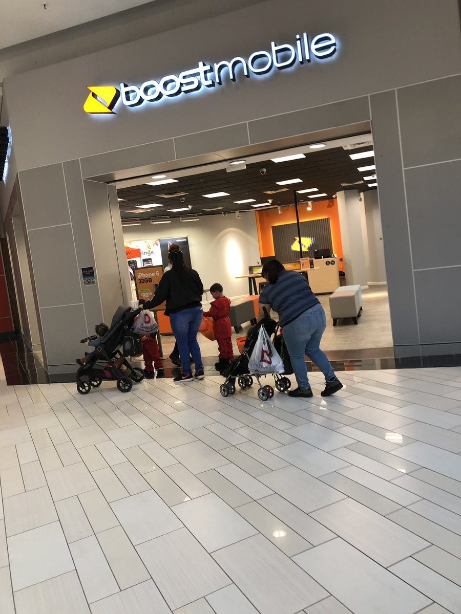 Boost Mobile Holyoke Mall tweet media