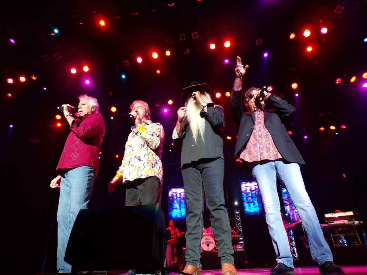 JurdnWilm's tweet photo. HAPPY HALLOWEEN 

Down deep inside
Listen to your heart's beat
Down deep inside
Tellin' you the truth girl
Down deep inside
Feel the way your heart beats
Stirring up that fire in you
Down deep inside 

DOWN DEEP INSIDE 

@oakridgeboys https://t.co/ZsZqGEmrpX