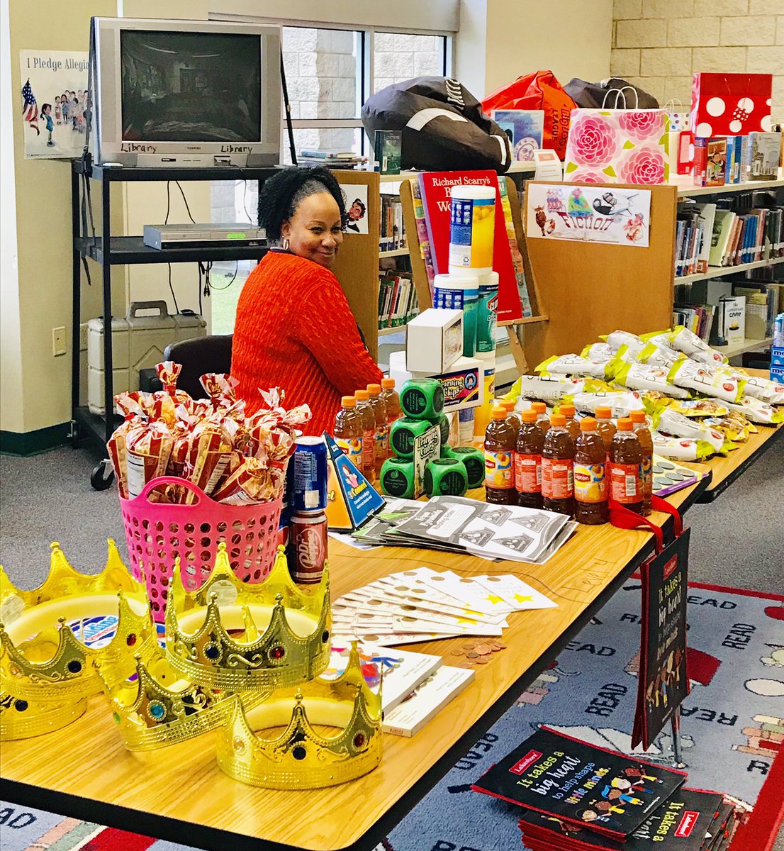 msedbostic's tweet photo. Staff Award swag table @wrefama #morale #showthe❤️ https://t.co/VmI2X9IKFM