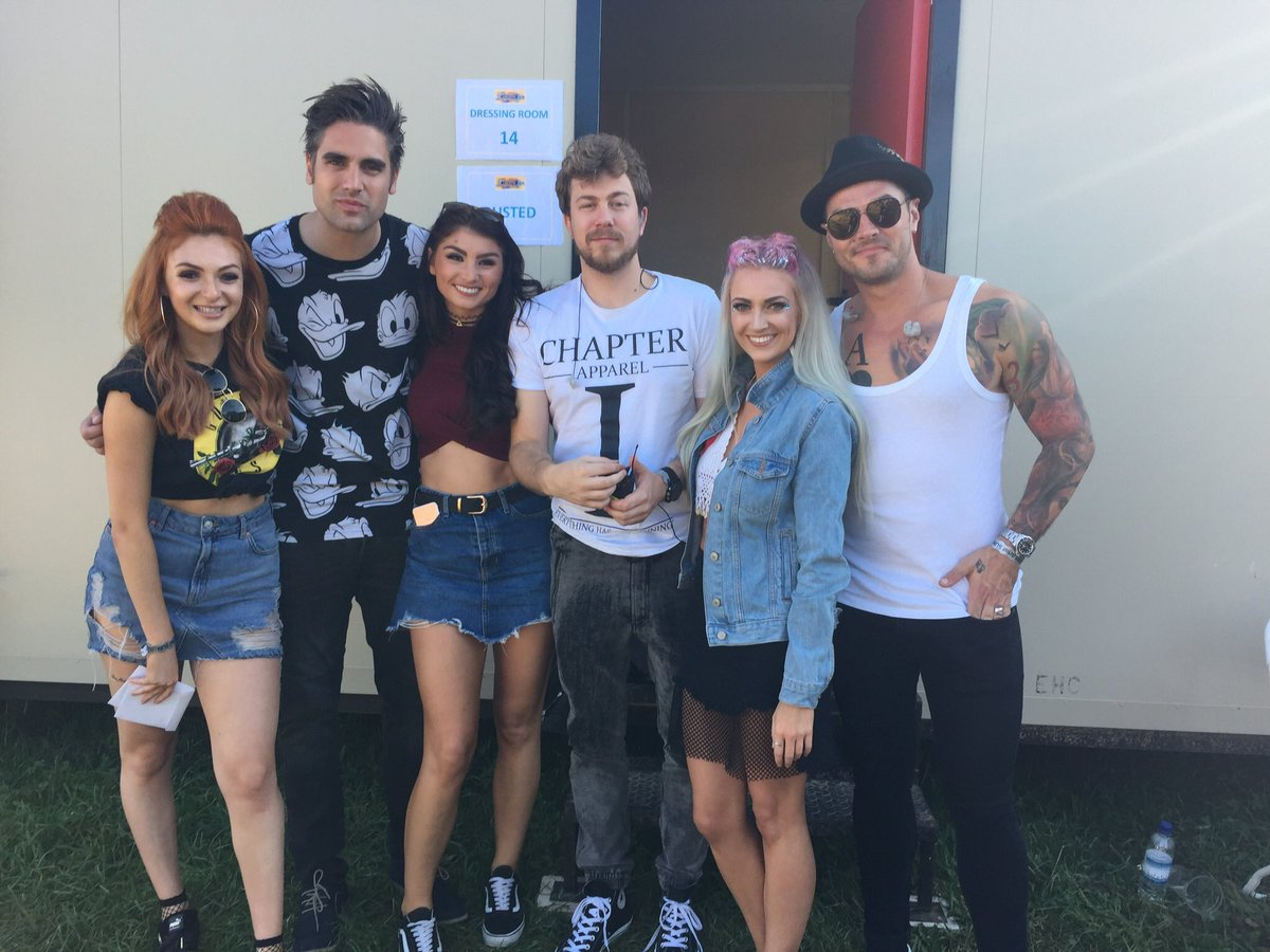 TheFlixxMusic's tweet photo. So @Busted head on tour next year... please can we audition to be your support act?!?!?!? 🙏💭 #lifegoals #bustedfans https://t.co/PANtk4OZ6c