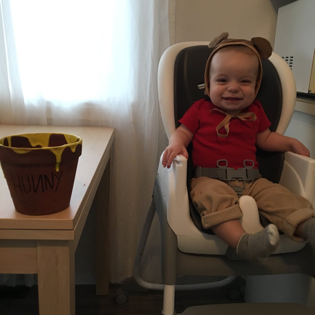 kamryndyck's tweet photo. happy halloween i am CRYING https://t.co/gANXlnDQDI