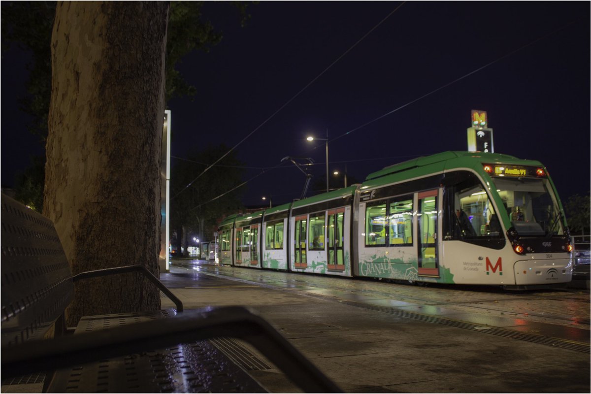 Andresrupo's tweet photo. Hola @MetroGranada incluso lloviendo salís muy guapos en las fotos, espero k os guste 😘 https://t.co/McoBaUNJol