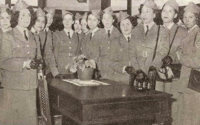 PoliciaBmanga's tweet photo. #SabíasQué en 1953 ingresó el primer Curso de Policías Femeninas a la Institución. #127Años https://t.co/k4yN3Dgy6B