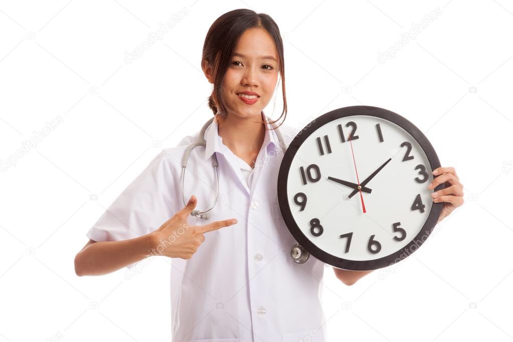 Здоровье часы на русском. Часы женщина врач.