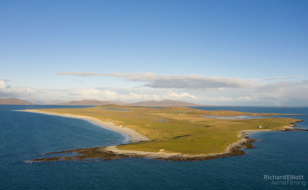 REaerialfilming's tweet photo. Berneray this afternoon - Isle of Berneray (North Uist), Outer Hebrides, Scotland. https://t.co/qp02MPnR9O https://t.co/igLC8hNGot