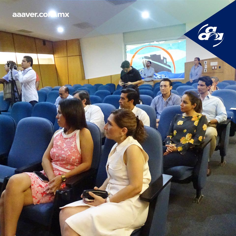 AAAPVER's tweet photo. #AAAVER, realizó la presentación de la modernización de los servicios y medios de comunicación digital que brinda a sus asociados, en el marco de la celebración de su 93 aniversario. #comercioexterior #aaa #aamx #100aa #veracruz #agenteaduanal #caaarem #app #website #portum https://t.co/Mc8k6vKnC3