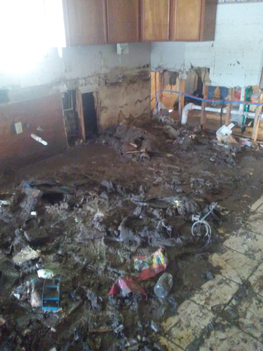 GregButler514's tweet image. More pics from the house our team worked on after the flood in Kingsland..We were just 1 of 4 teams..Everyone did a great job and goes to show what Home Depot stands for when it comes to helping our communities in time of need..Way to go Team Depot at D91..