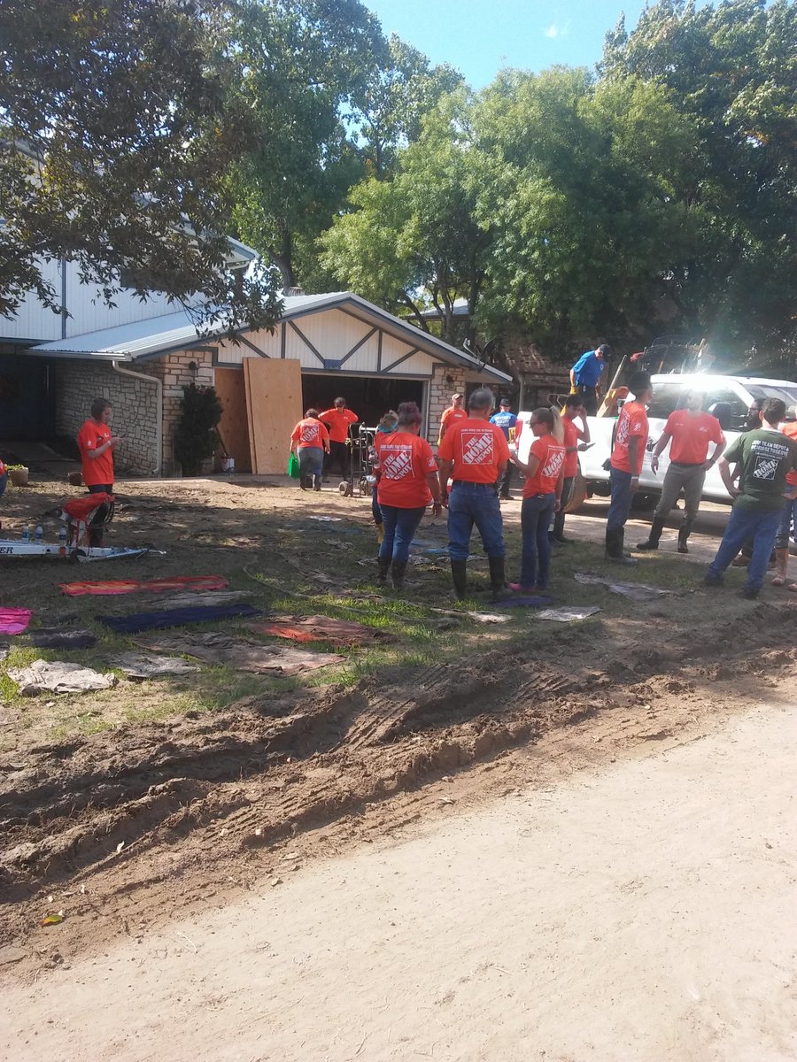 GregButler514's tweet image. More pics from the house our team worked on after the flood in Kingsland..We were just 1 of 4 teams..Everyone did a great job and goes to show what Home Depot stands for when it comes to helping our communities in time of need..Way to go Team Depot at D91..
