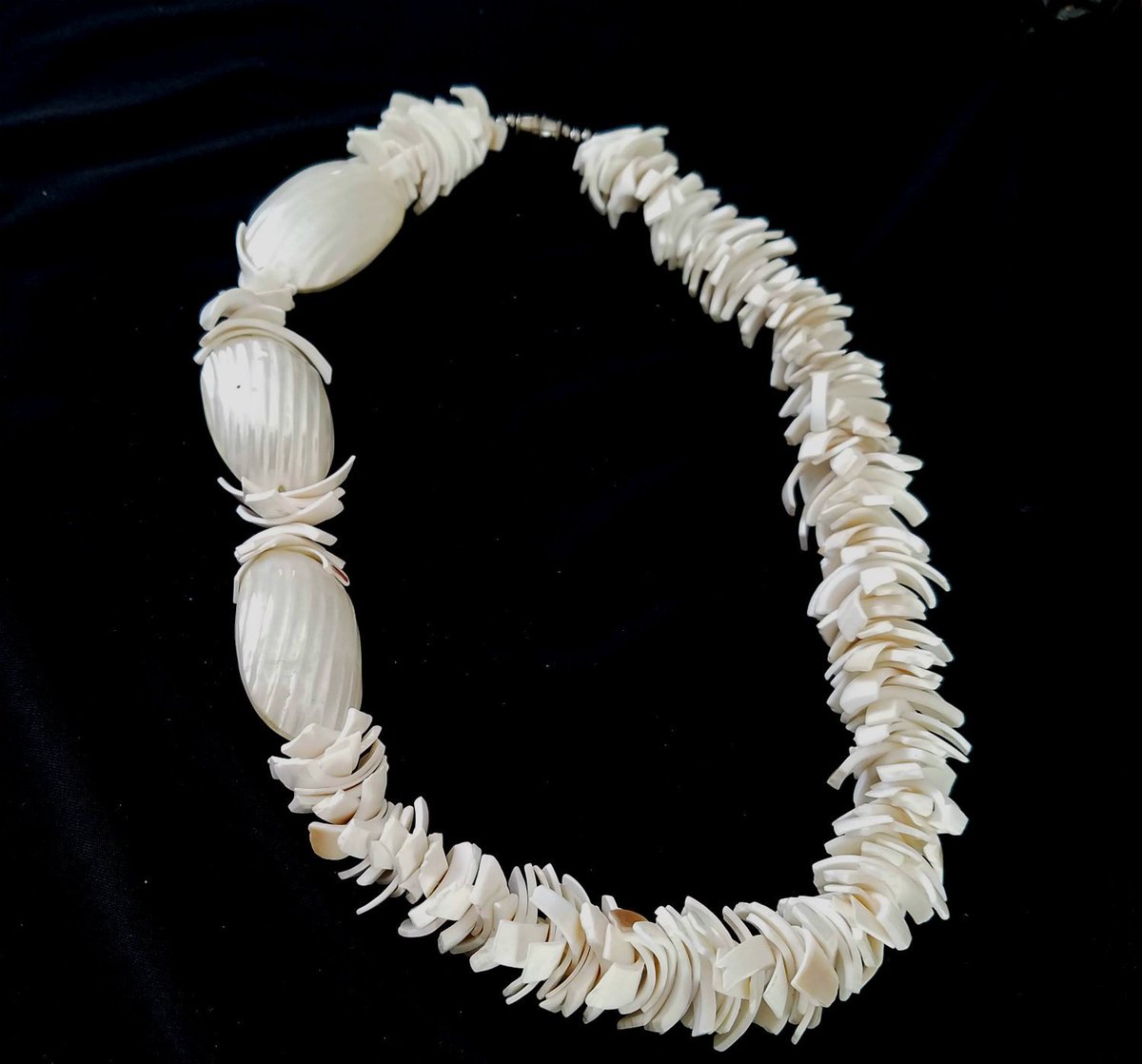 GrandmasDowry's tweet photo. White Natural Seashell Asymmetrical Choker necklace, Beach Bridal Boho #summerjewelry #vintagejewelry #beachbridaljewelry
#bohojewelry #shellnecklace #seashellnecklace #shelljewelry #whitenaturalshell #seashellchoker #shortneck
https://t.co/K2eW4KfW3J https://t.co/ED9YpAaeyA