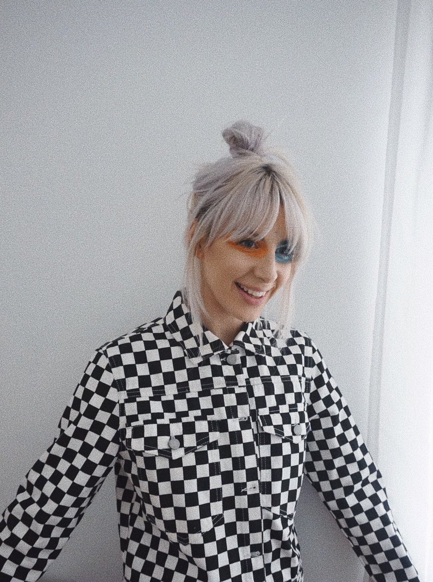 Hard times! Now where are Zac &amp; Taylor? Happy Hayley-ween folks! 💙❤️💛