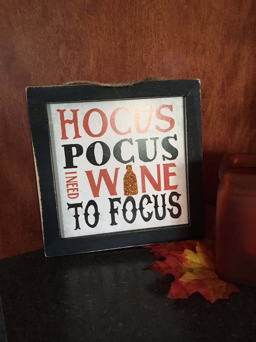 RottingToBones's tweet photo. Hallowine timeeee 🍷🧡🥂🖤 https://t.co/3UJ4hIU3OK