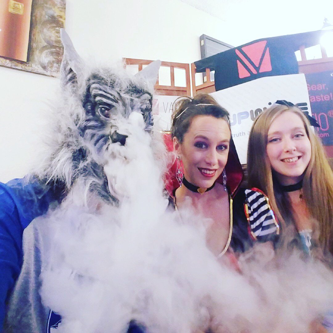 GreenMotionxxx's tweet photo. Happy Halloween Vapestas! Go to our Facebook page and enter our costume contest! Giving away a vape kit and shirt to 3 lucky winners! #HappyHalloween #CostumeContest #vape #vapelife #vapefam #letsseethosecostumes https://t.co/Ttk7DnKgzn