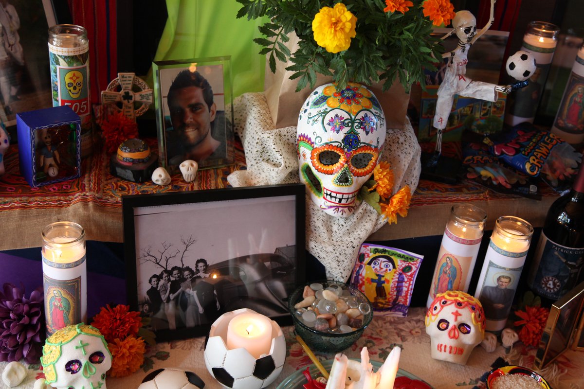 EmptyChairDoc's tweet image. During this time of year, loved ones we've lost come home to visit us. #EmptyChairDoc