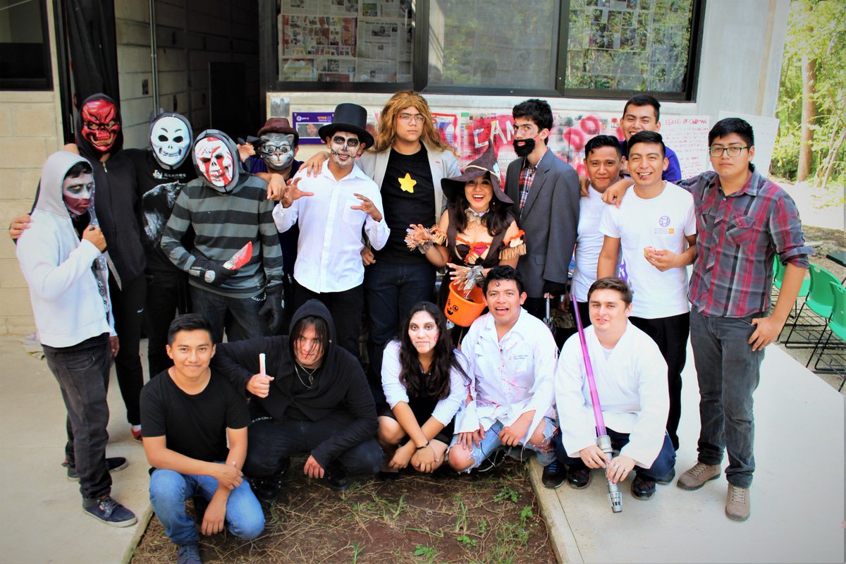 UPYucatan's tweet photo. Happy Halloween from everybody at #UPY! 👻🧛♂️🧙♂️😈 Scary stories and robots contest! #ModeloBIS #UPYBilingüe #UPYInternacional https://t.co/Z3PYhh6BT4
