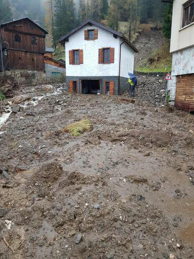 FranFuoli's tweet photo. Zoppè di #Cadore in Provincia di Belluno. Comune ancora isolato e senza energia elettrica (foto di Michele De Nadal). #maltempo Non c'è solo Venezia, #maltemporoma o gli #yacht in #Liguria https://t.co/bkHLgA3BYe