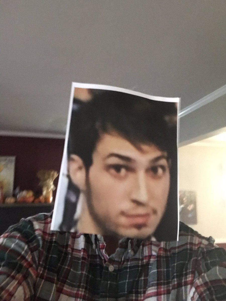 iscuimhinliom's tweet photo. #Halloween18 Costume #PlaidGuy https://t.co/exiGGAxChF