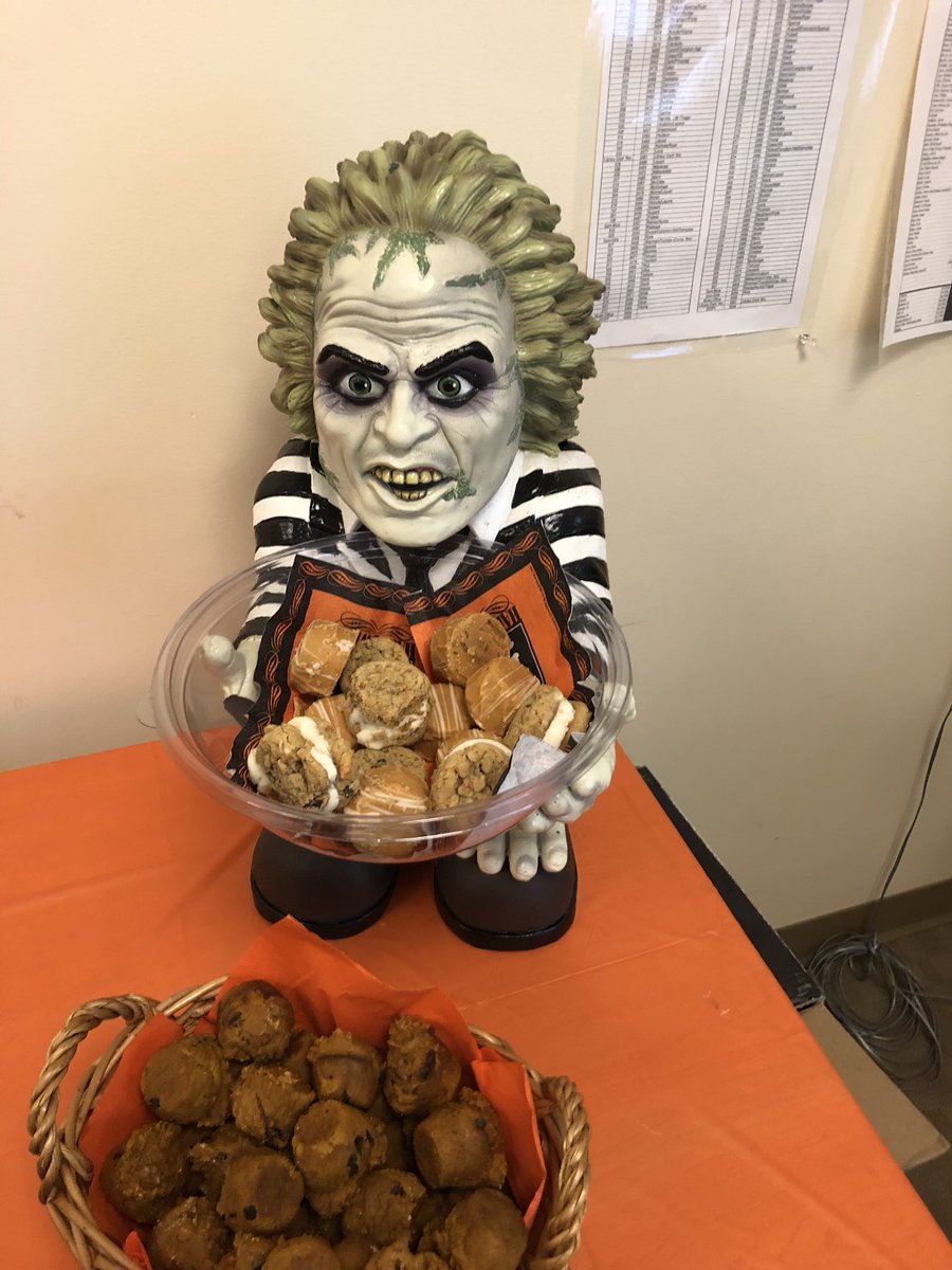 MsAMDunks's tweet image. #AMD #ProjectUplift kicks off our first monthly breakfast with staff! #AMDrocks #whenyouworkwiththebestpeople #HappyHalloween #throwkindnesslikeconfetti