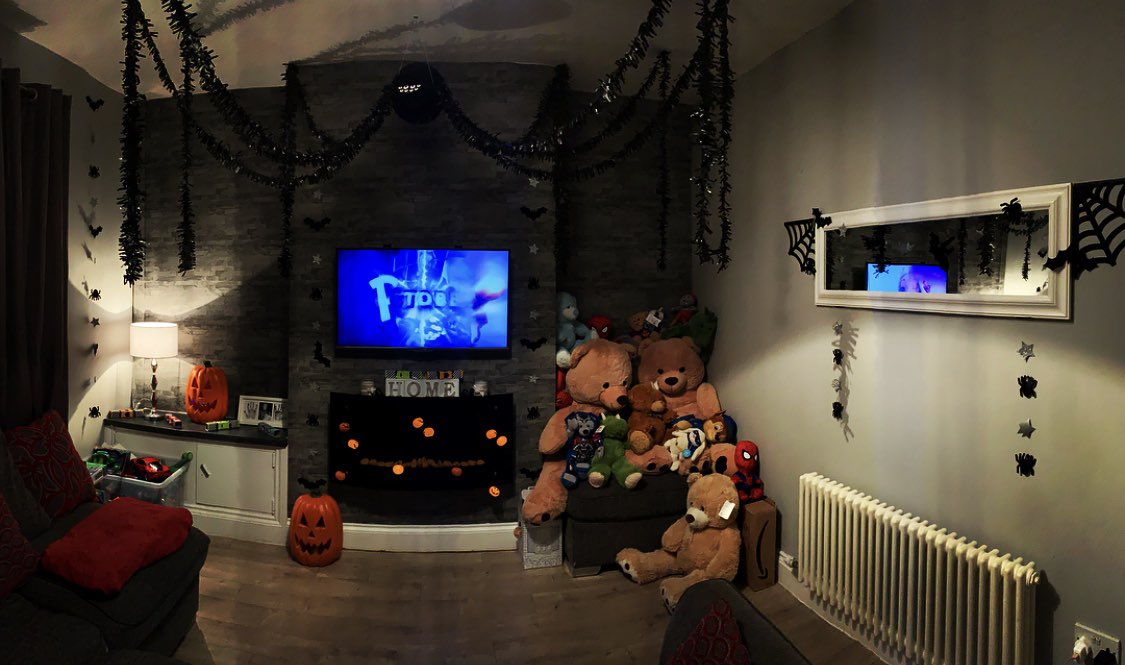 CharliesChapter's tweet photo. HAPPY HALLOWEEN 🎃 👻🕷 Charlie &amp; Jessica both loved Trick or Treating! It’s been such a lovely family night! ...more wrote on Charlie’s facebook &amp; Insta 💚💚 #charlieschapter https://t.co/beeYohqlzb