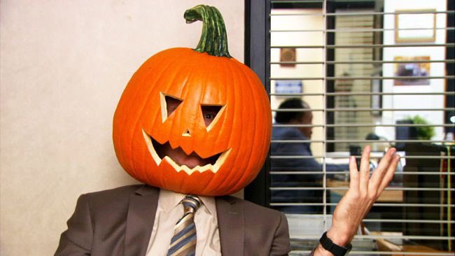 Jordan_Kmonk's tweet photo. October 31st at 11:59 P.M. vs November 1st at midnight https://t.co/bd602h0XhT