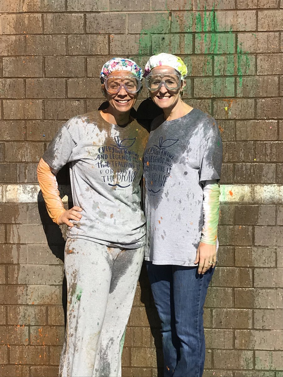 RedMillMickeys's tweet image. When your Pledge-O-Meter raises the roof, you get to have fun with paint balloons @RedMillES #WeHaveTheBestPrincipals @RMESPrincipal @NclKeros @vbschools @Boosterthon