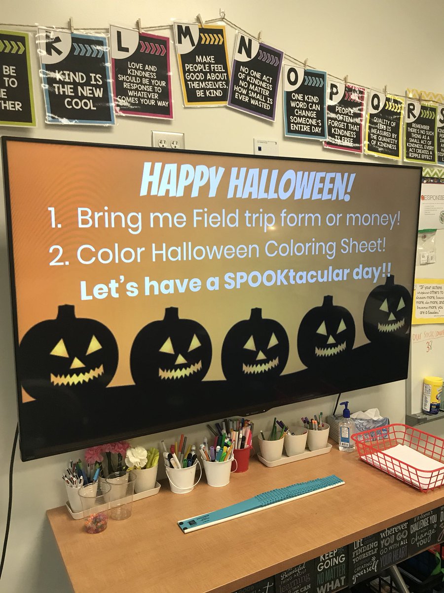 MsSnydersClass's tweet image. We unlocked the haunted house! #hardworkers #wedidit #rottenwitch #candycorn #yummy #happyhalloween