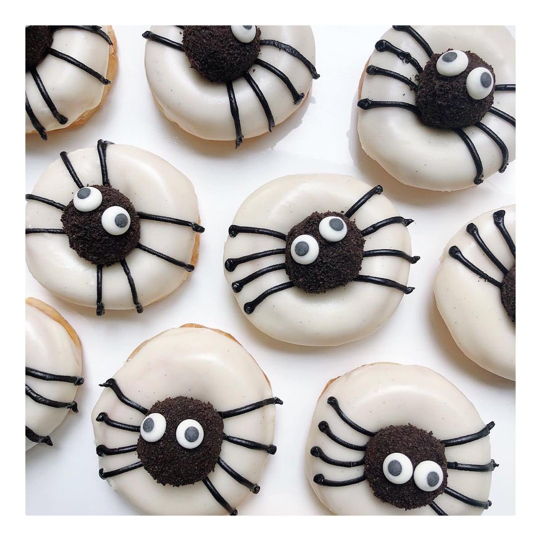 Trick or treat loot of dreams! <a href="/vickysdonuts/">Vicky's Donuts</a> 🕷😮 👻 #Halloween2018