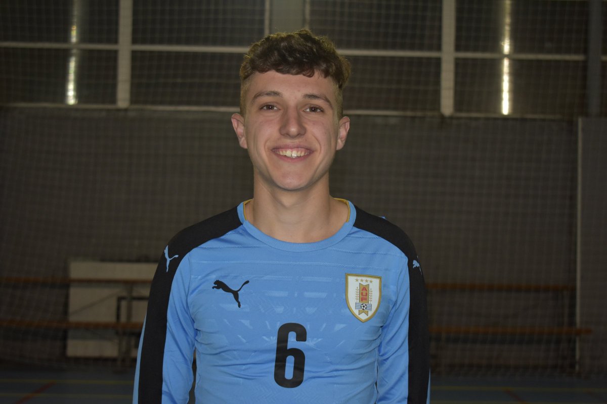 Guille263's tweet photo. #Selección | Facundo Carrara - ala - 
Será la primera participación con Uruguay en competencias oficiales.
Jugador proveniente de Parque Cubano. ⚽️ @FacuCarrara10 https://t.co/A3b7z9wTMr