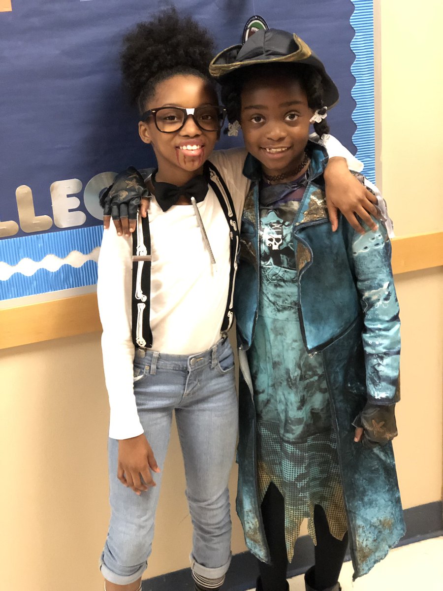 thegshire's tweet photo. Today, we celebrated our annual “Costumes for Day” at the Eagle’s Nest! Our soaring eagles reached our goal of $1,800 to give in support of Breast Cancer Awareness! Go Eagles! #teamSHIRE #CostumesForCancer @SCSSupt @SCSK12Unified @3onyourside https://t.co/d6845RG2dR