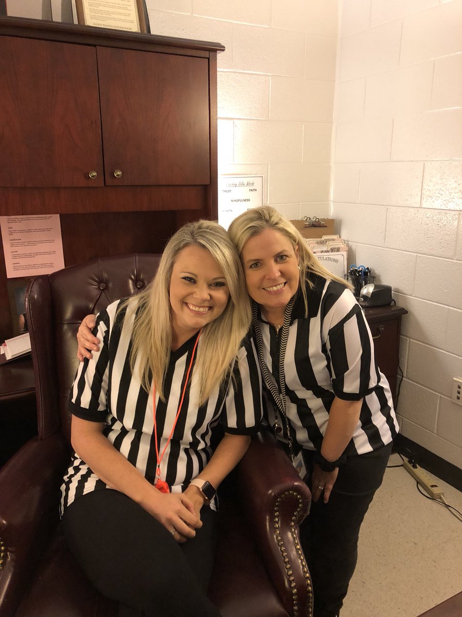 NatashaDiazCCSD's tweet photo. 1998 my student...2018 my mentor! #studenttomentor #youneverknow #CCSD_PD #studentimapct #ccsdilsimpact https://t.co/tW0wRHxfN1