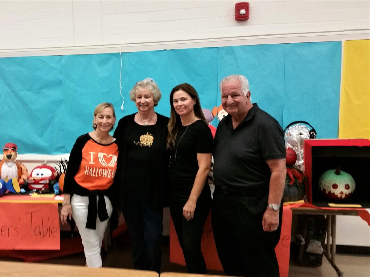 frank_scotto's tweet photo. Had a great time at Torrance Elementary as a judge for their pumpkin carving competition! So many creative entries, great job kids! https://t.co/E3kq9iXNaL