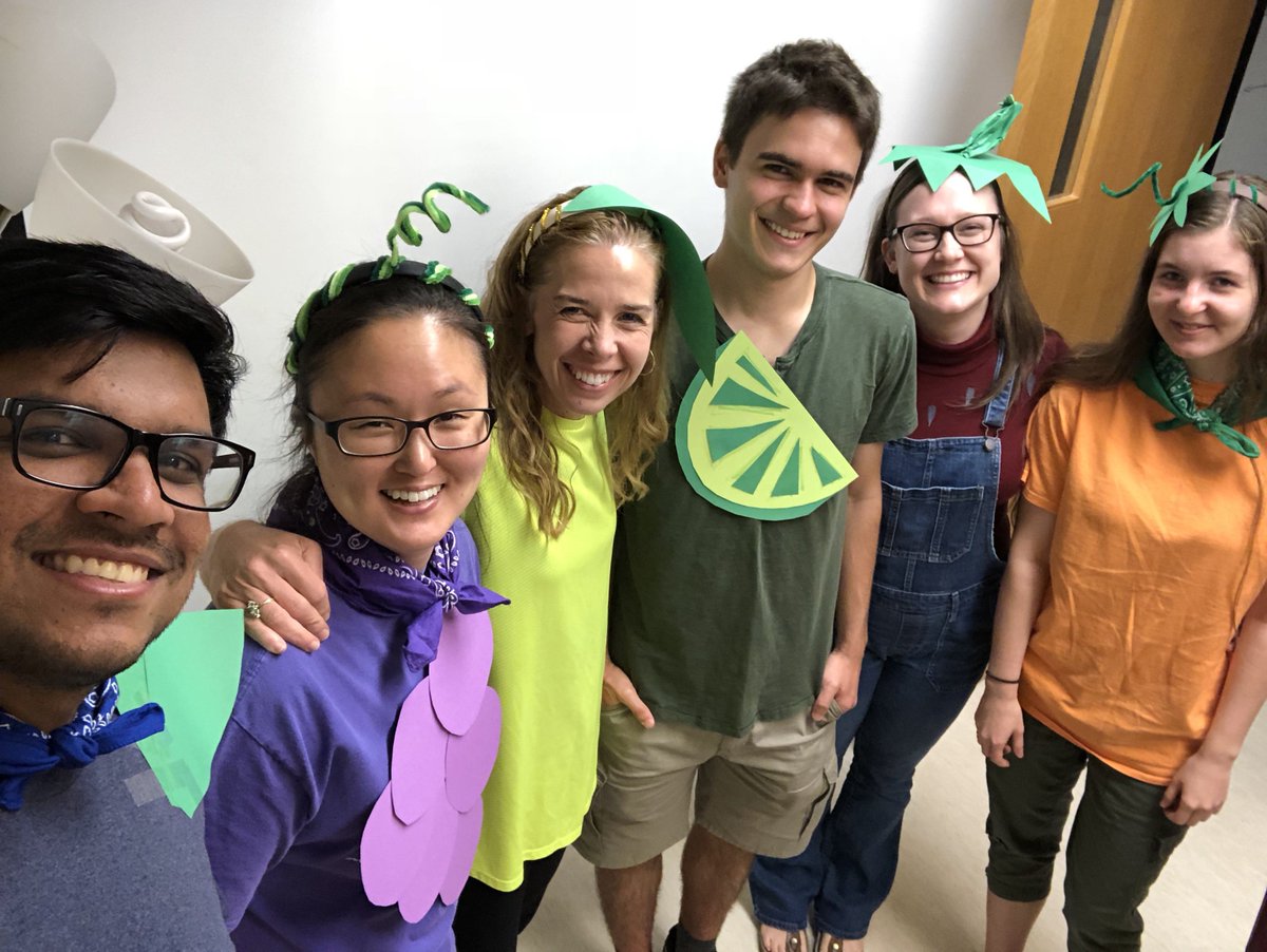 shalmo's tweet image. Happy Halloween from the #LemonsLab! 🍋🍇🍓🍊🍏🎃 #fruitsalad #DBER