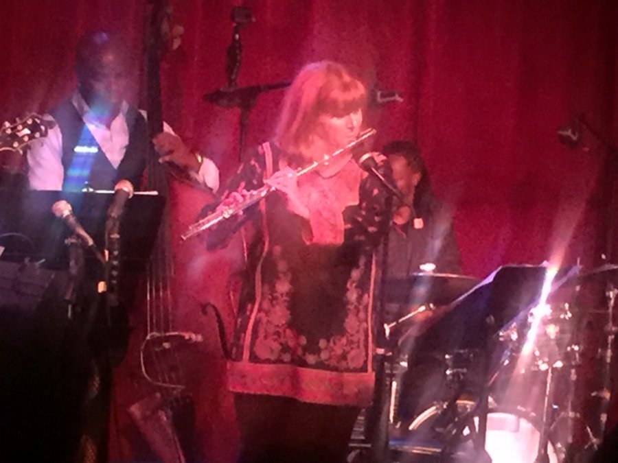 Pearl_Flute's tweet photo. Pearl Flute Artist Lori Bell recently performed at the Birdland Jazz Club in NYC. https://t.co/0t8Sbv1IDm