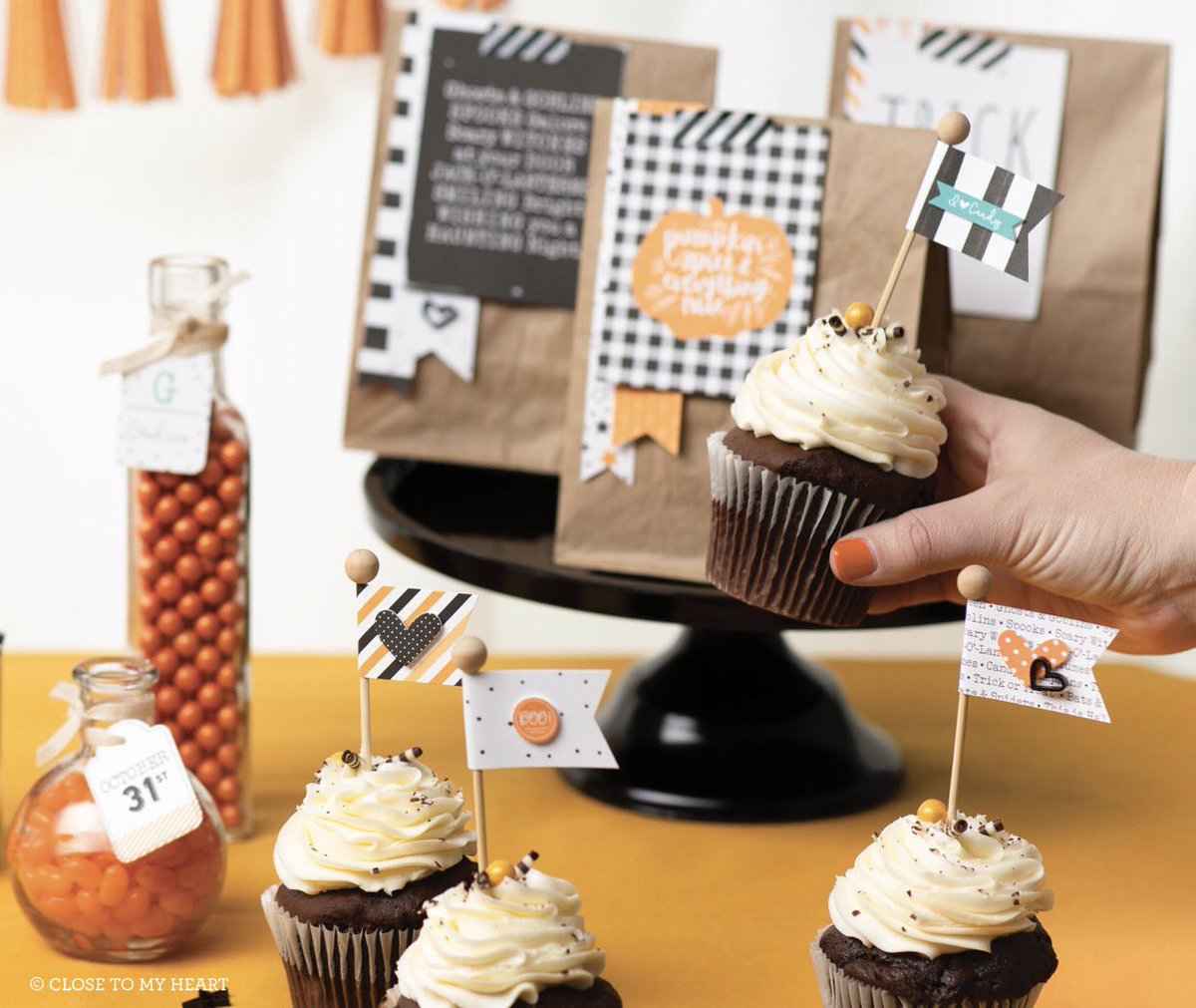 CTMH's tweet image. Happy Halloween! We wish you a SPOOK-TACULAR night!👻🎃
#ctmh #scrapbooking #pocketscrapbooking #halloween