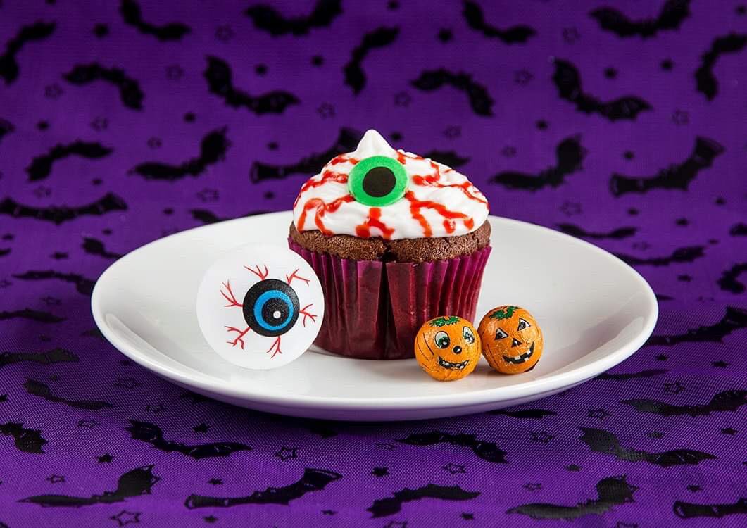 KellyMitchPhoto's tweet photo. #EyeSeeYou #Cake! 🎃

#Halloween #HappyHalloween #Spooky #HalloweenFood #Frankenstein #Witch #Ghost #Spider #Devil #Eyeball #HalloweenFun #Photography #FoodPhotography #GBBO #ExtraSlice #TrickOrTreating #HappyHalloween2018 #HalloweenBakingChampionship #Photographer #ISeeYou https://t.co/NQUZzzhpQs