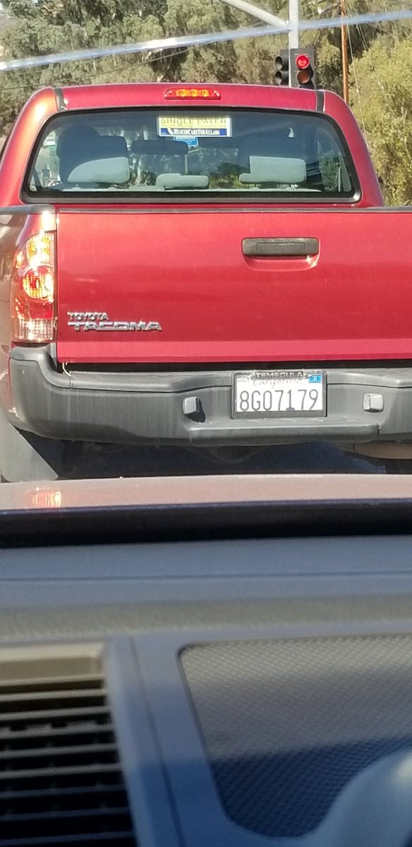 janet_sd's tweet image. This person hasn't learned to pull over in front of an oncoming ambulance. #driverfail