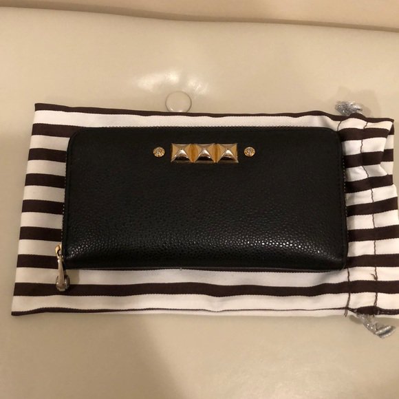 So good I had to share! Check out all the items I'm loving on @Poshmarkapp #poshmark #fashion #style<a href="/tag/fashion"class="tags"><span>#fashion</span></a><a href="/tag/shopmycloset"class="tags"><span>#shopmycloset</span></a><a href="/tag/style"class="tags"><span>#style</span></a><a href="/tag/topshop"class="tags"><span>#topshop</span></a><a href="/tag/henribendel"class="tags"><span>#henribendel</span></a>