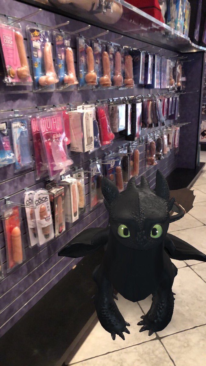 RealRobynWriter's tweet image. This is how they meant for this AR filter to be used, right?