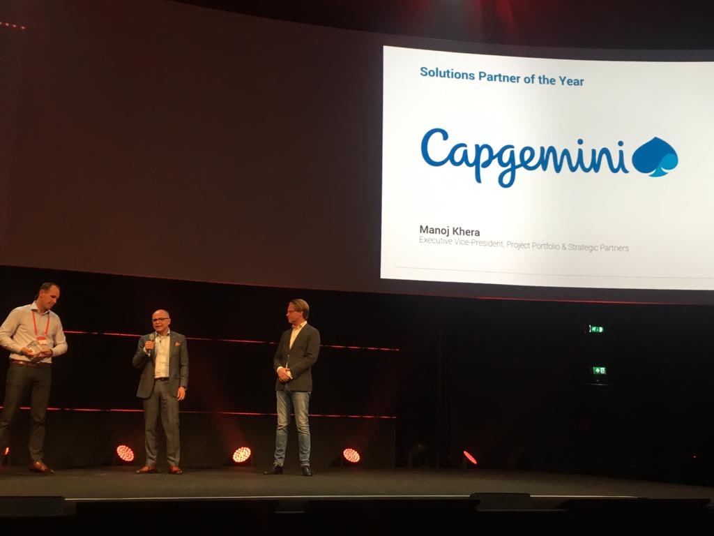 vi_k's tweet photo. Congratulations @Capgemini  @Manoj_Khera @cliffevans7 on winning @backbase global solution partner award at #backbaseconnect2018 https://t.co/DpNbb8zLFA